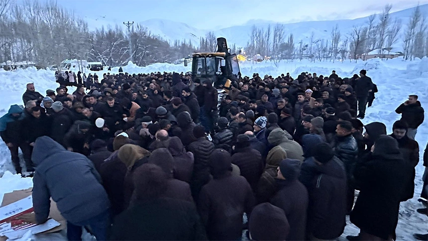 İstanbul’da öldürülen Danış Yüksekova’da defnedildi