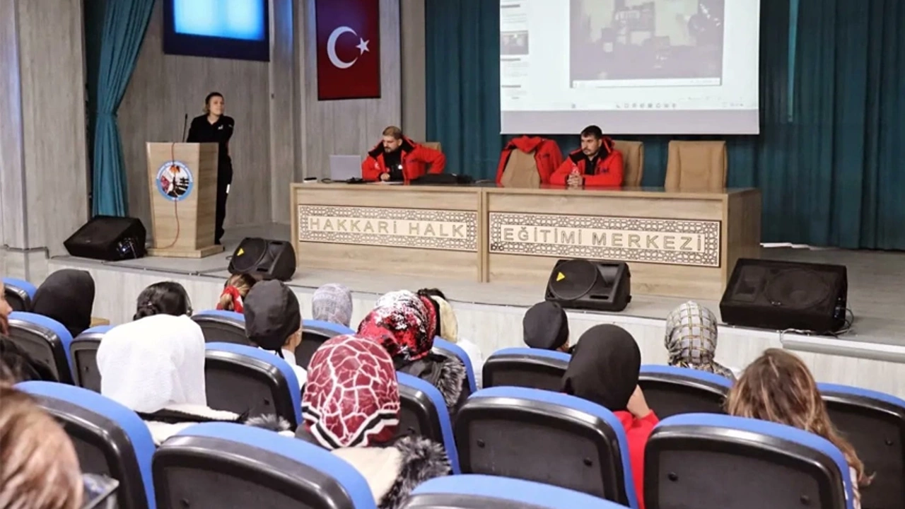 Hakkari’de usta öğreticilere AFAD farkındalık eğitimi