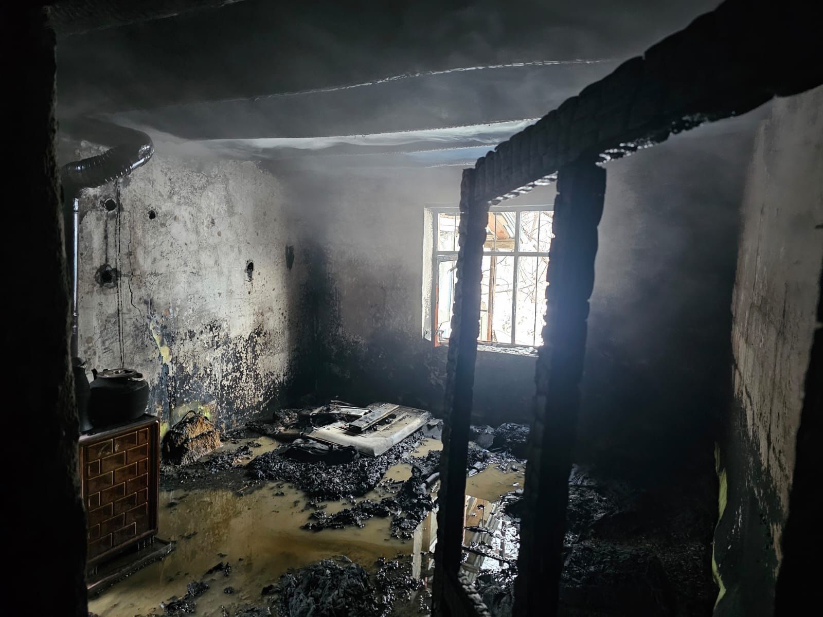 Başkan Adayı Ölmez’den evi yanan aileye destek!