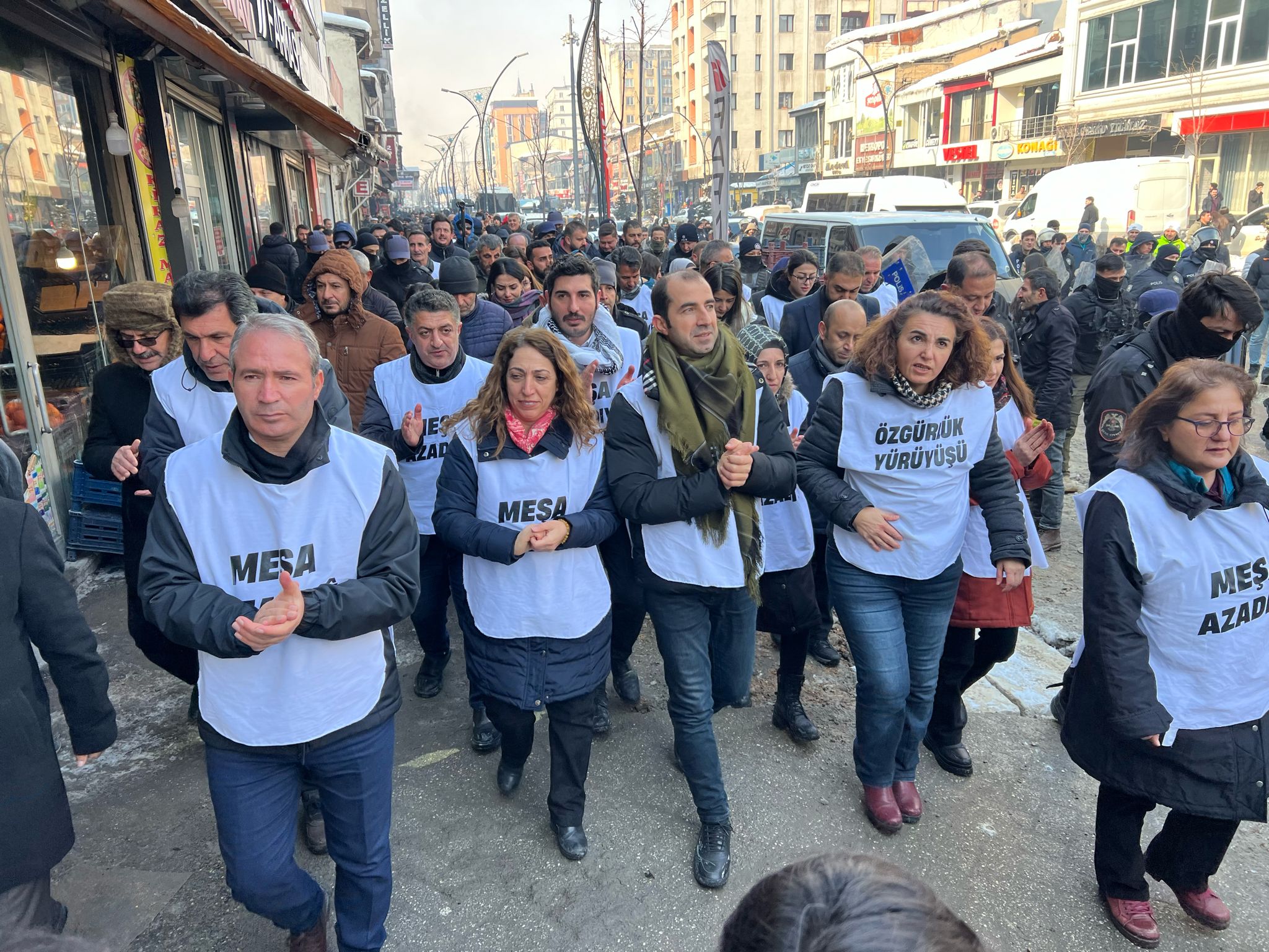 Dem Parti, Yüksekova’da Özgürlük Yürüyüşü düzenledi