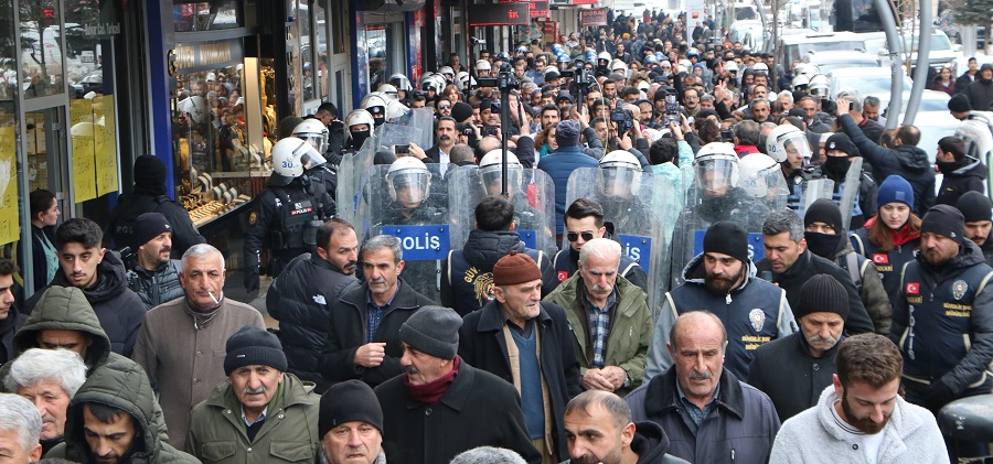 DEM Parti Hakkari'de ‘Yürüyüş’ düzenledi