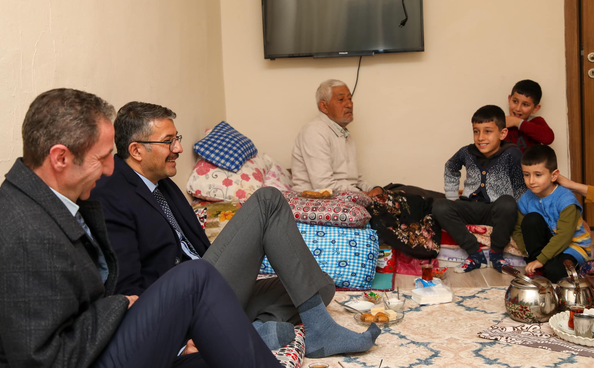 Vali Çelik, Erol Ailesinin Misafiri Oldu