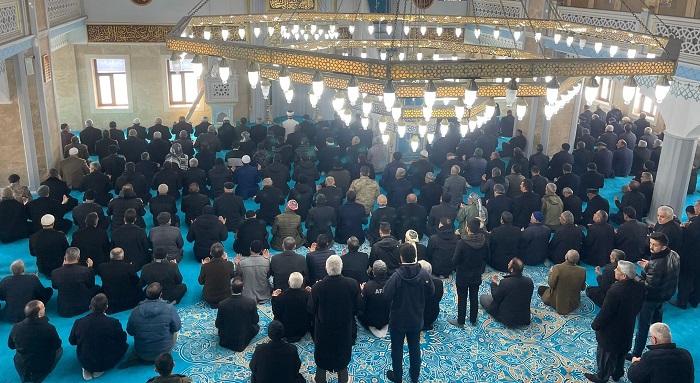 Deprem'de hayatını kaybedenler için Hakkari'de anma programı!