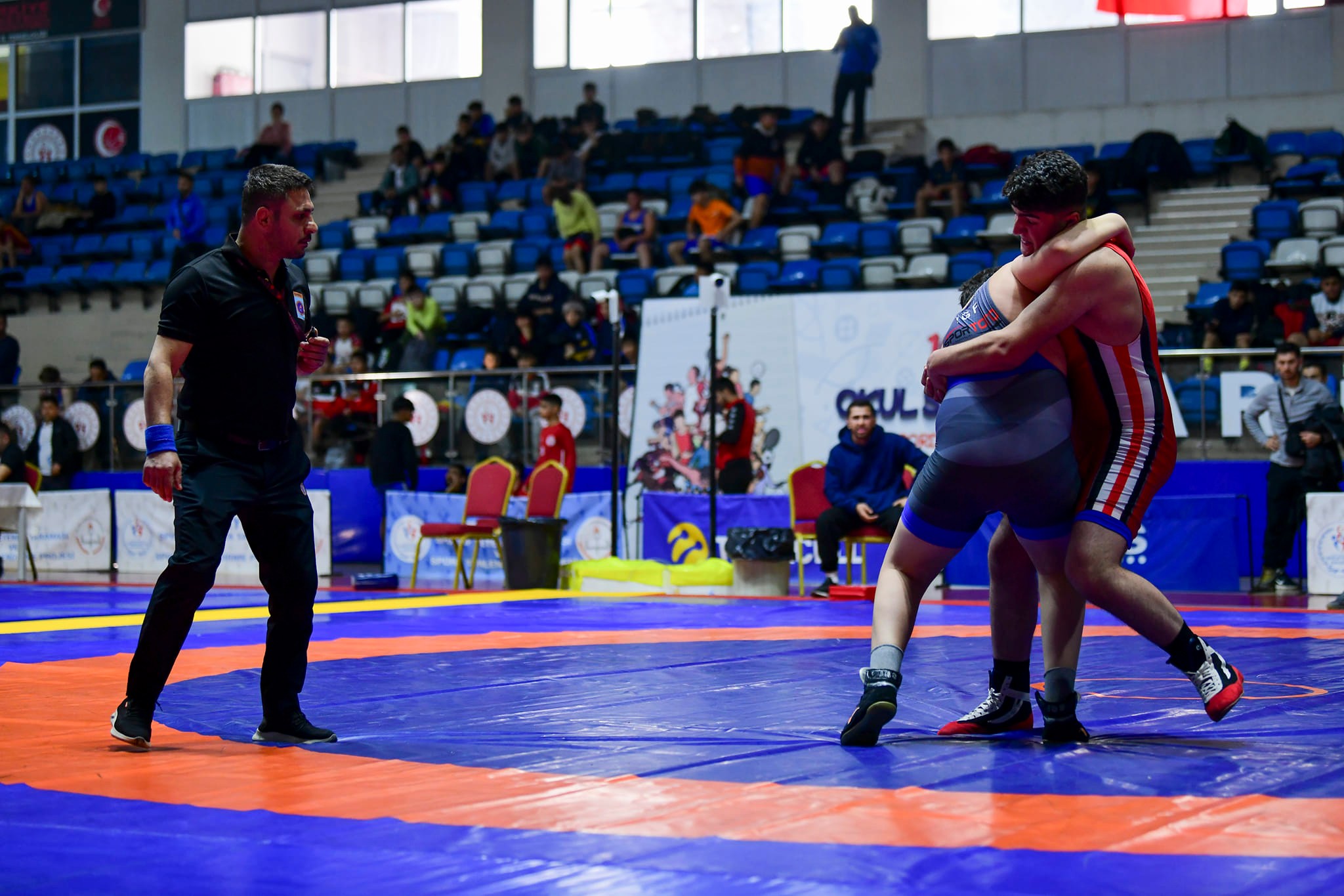 Hakkari'de Yıldızlar Güreş Grup müsabakaları düzenlendi