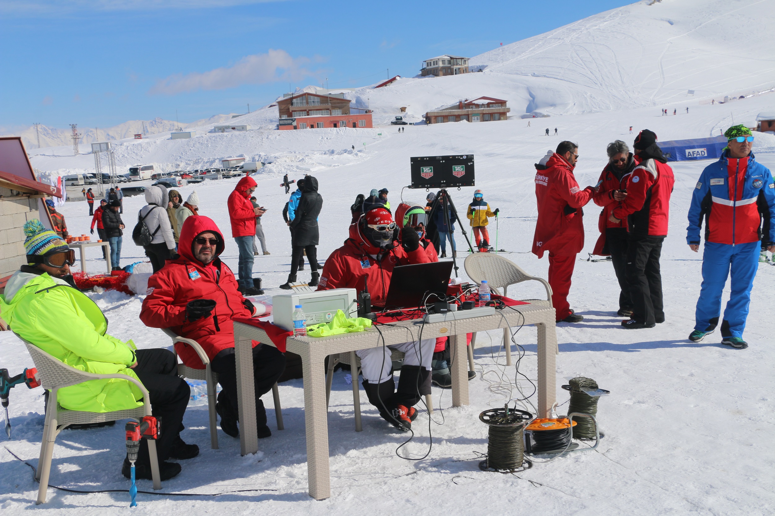Hakkâri’de 250 sporcu alp disiplin yarışmasına katıldı
