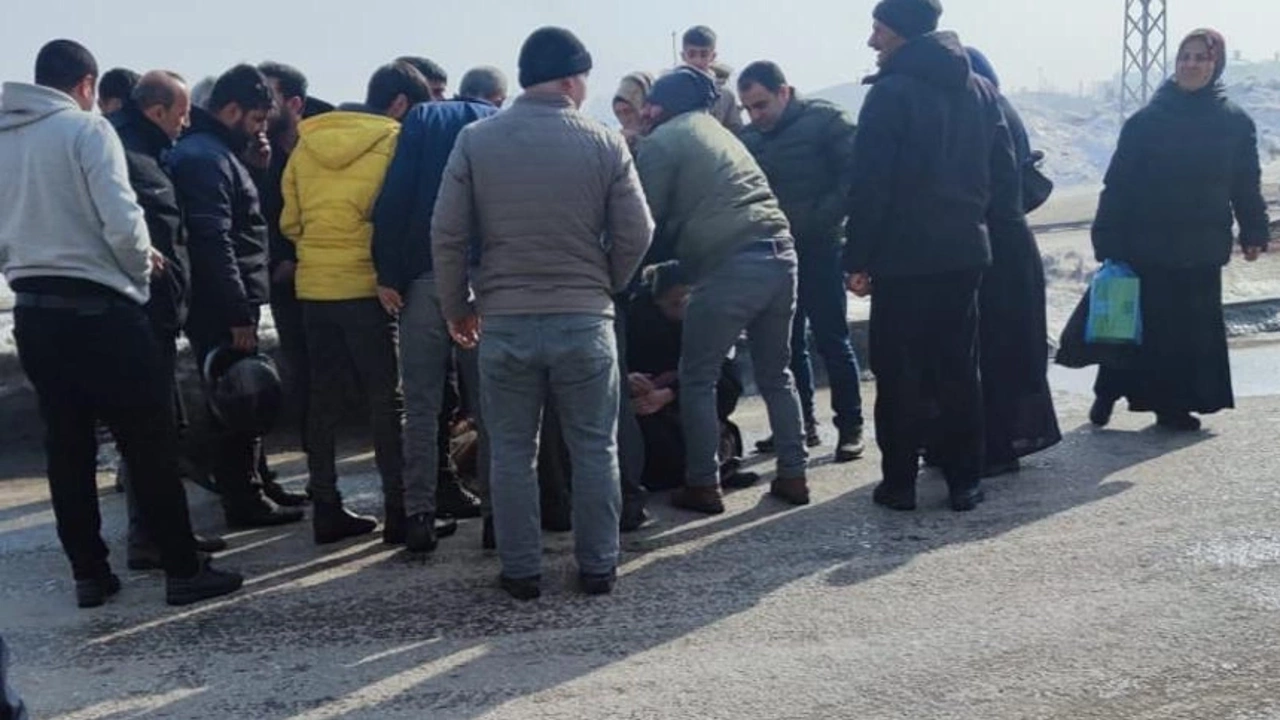 Yüksekova'da motosikletin çarptığı kadın yaralandı