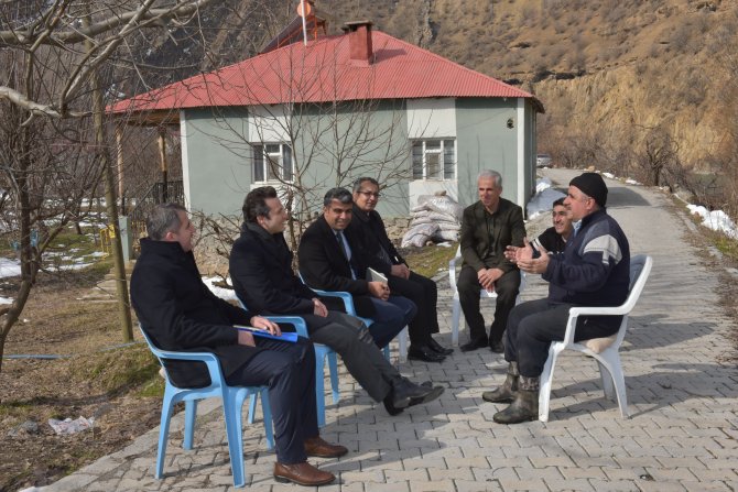 Hakkari Vali Yardımcısı Karadağ, köy ziyaretlerini sürdürüyor