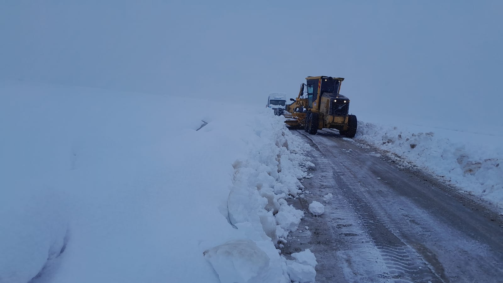 Hakkari'de 42 yerleşim yolu ulaşıma kapalı
