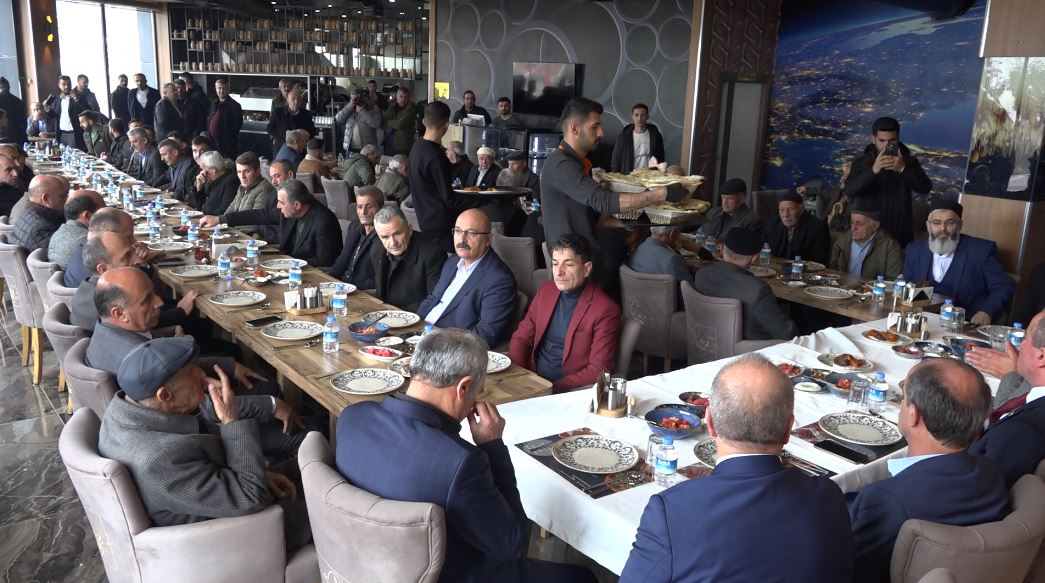 Hakkari'de husumetli aileler barış yemeği ile son buldu!