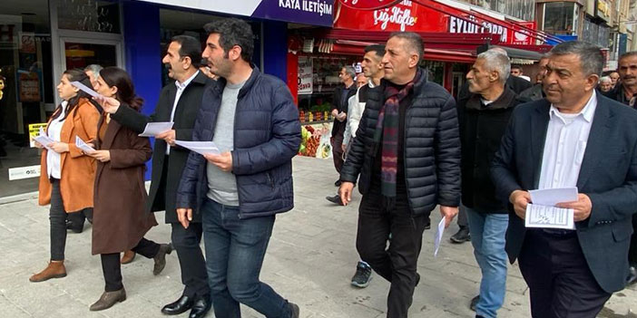 DEM Parti Hakkari'de açılış için davetiye dağıttı