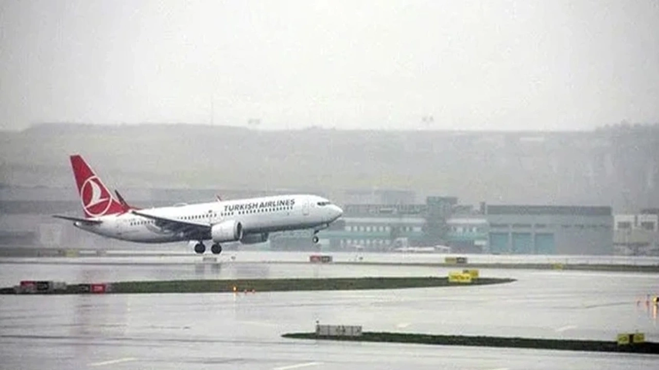 Yüksekova’da uçak seferlerine sis engeli