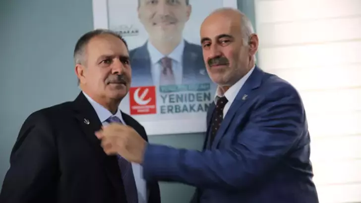AK Parti'den aday gösterilmedi, Yeniden Refah Partisi'ne katılıp başkan adayı oldu