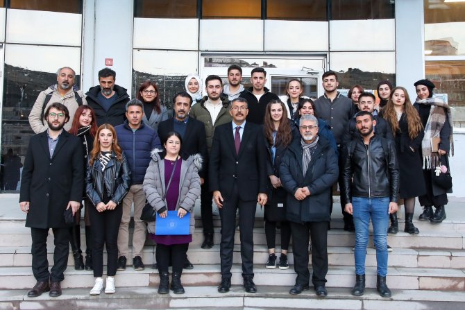 Vali Çelik, Öğrencilerin sorunlarını dinledi"