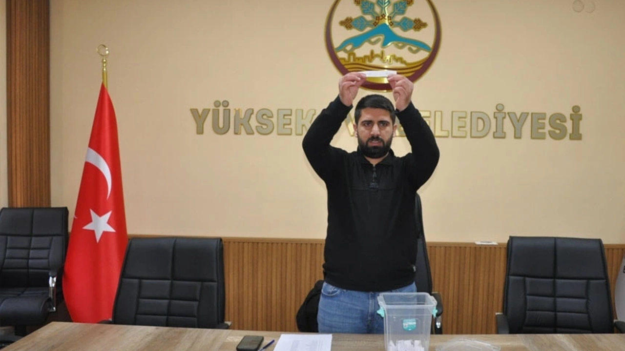 Yüksekova Belediyesine alınacak 4 şoför kura ile belirlendi