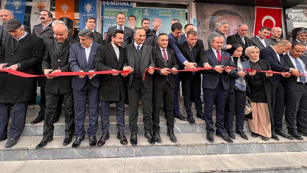 Şemdinli'de AK Parti seçim bürosu açıldı