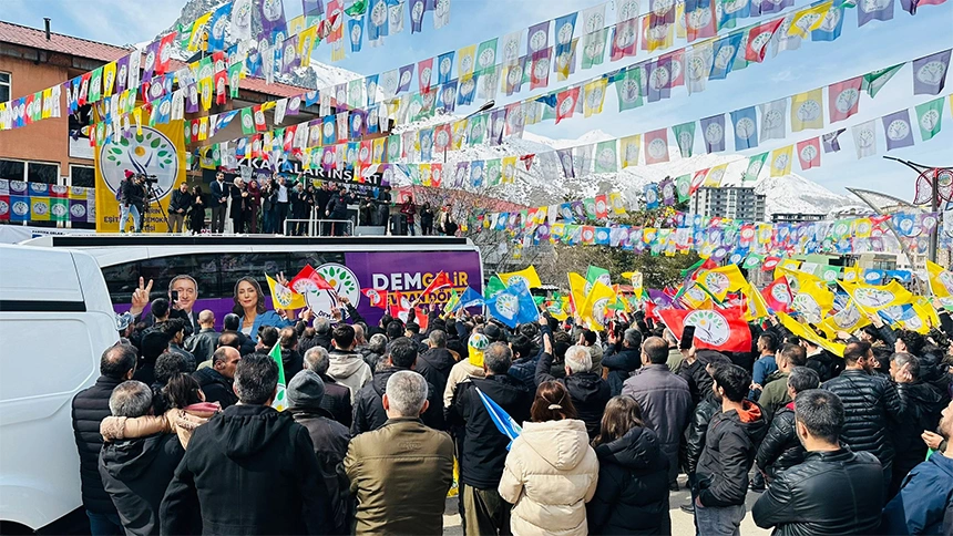 DEM Parti Şemdinli'de seçim bürosunu açtı