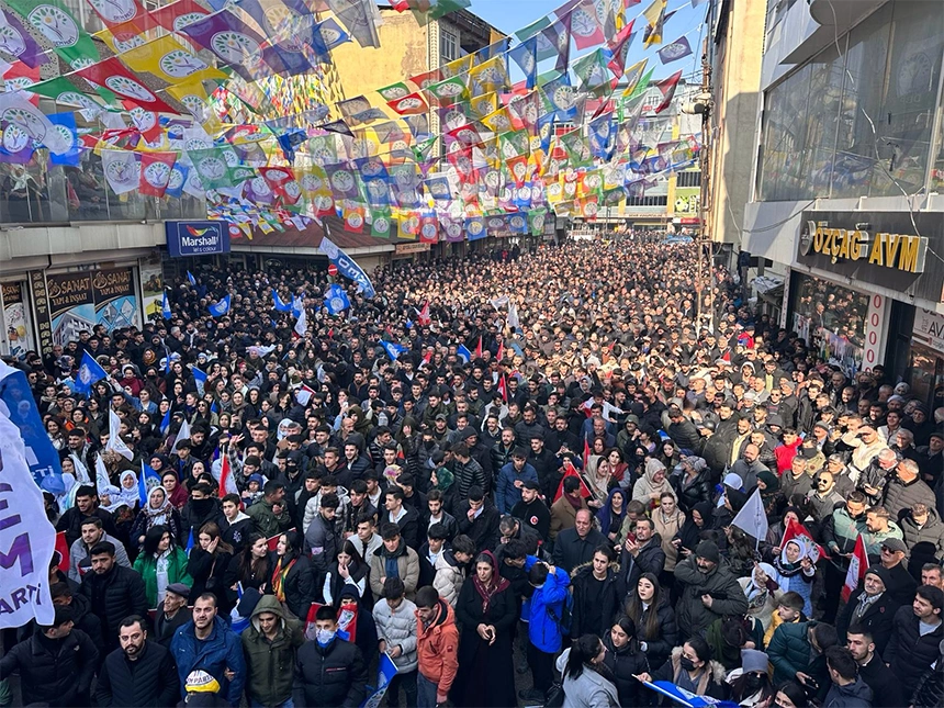 DEM Parti'den Yüksekova'da görkemli açılış