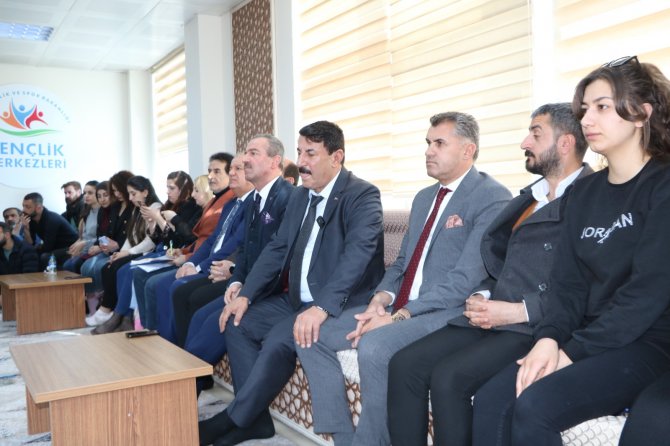 Başkan adayı Ölmez, gençlerin sorunlarını dinledi