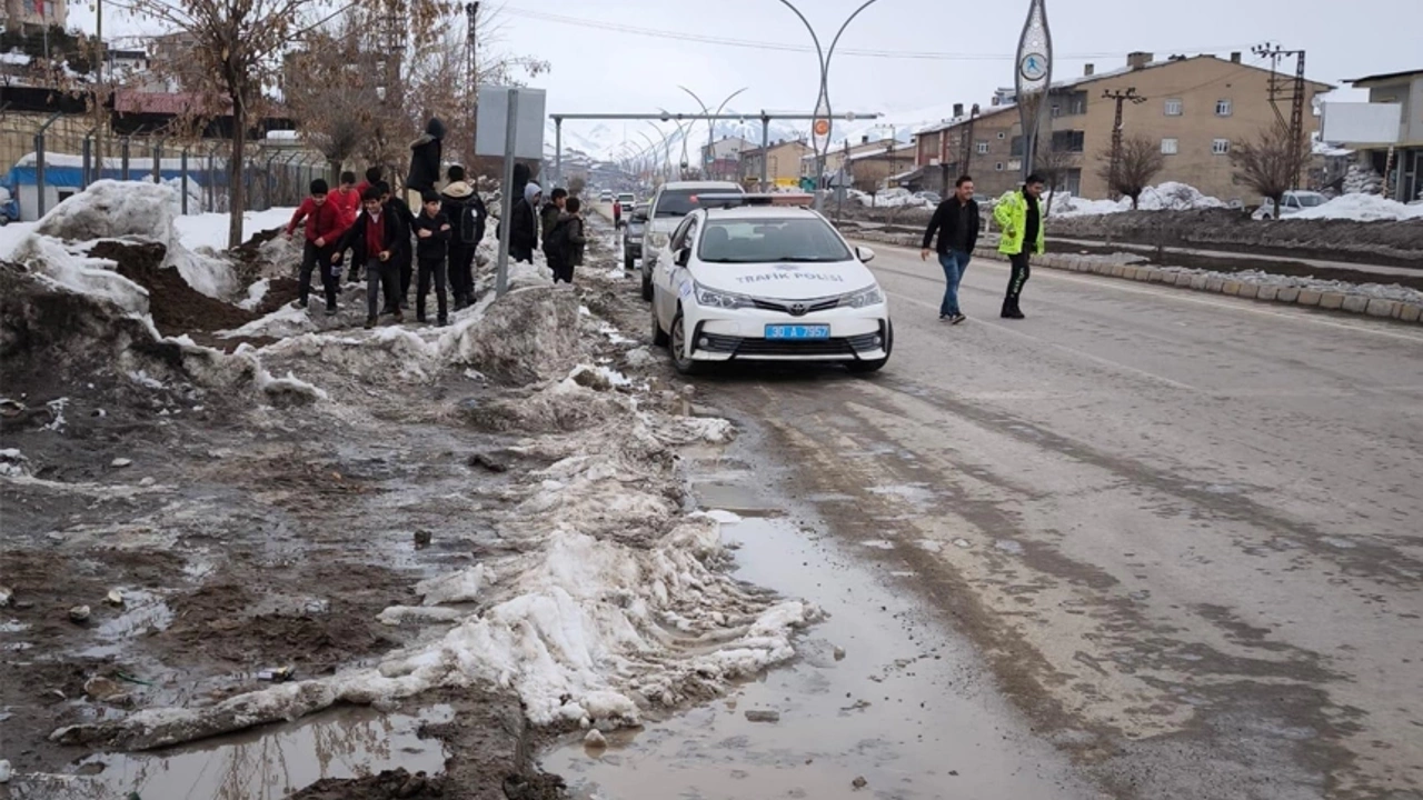 Hakkari'de trafik kazası: 1 Çocuk Yaralı