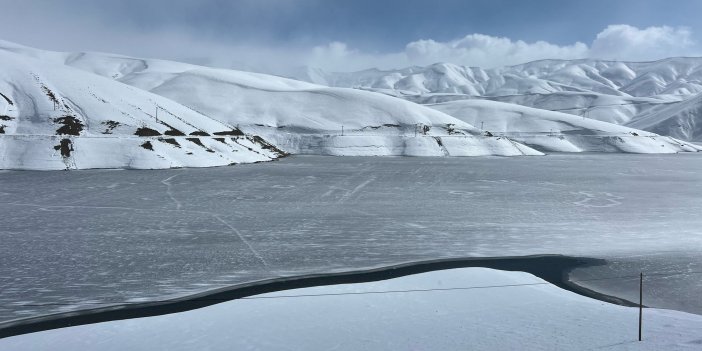 Dilimli Barajı'nın yüzeyi buz tuttu