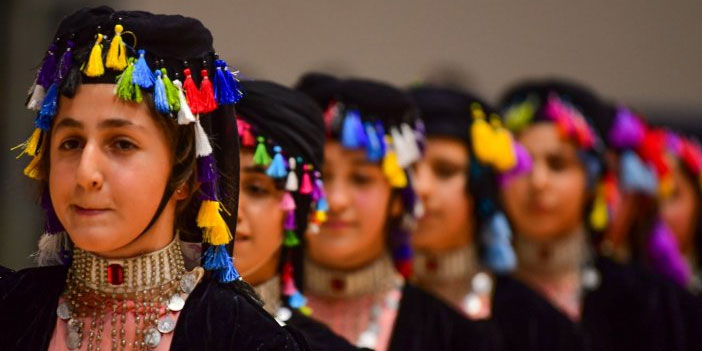 Hakkari'de okullar arası halk oyunları yarışması