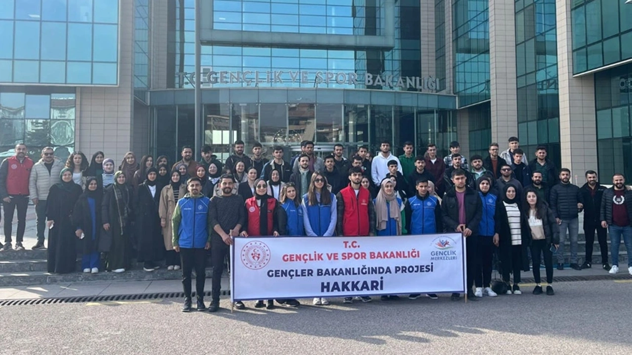 Hakkarili gençler, Gençlik ve Spor Bakanlığı'nı gezdi