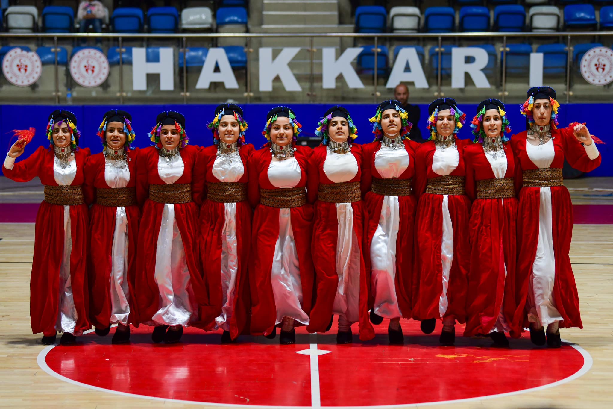 Hakkari’de kulüpler arası halk oyunları yarışması sonuçlandı