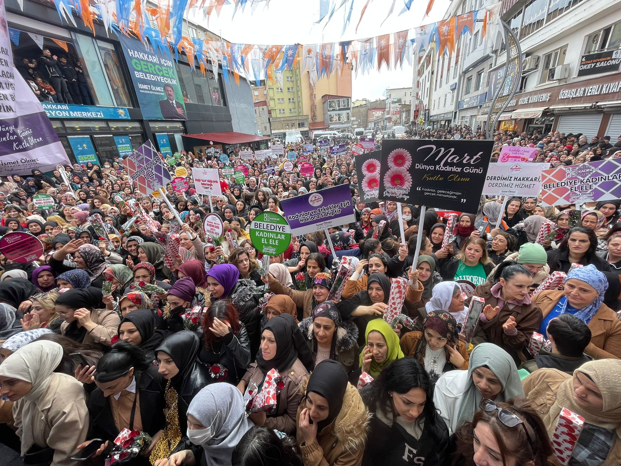 Ak Parti Hakkari'de Kadınlar günü programı düzenledi