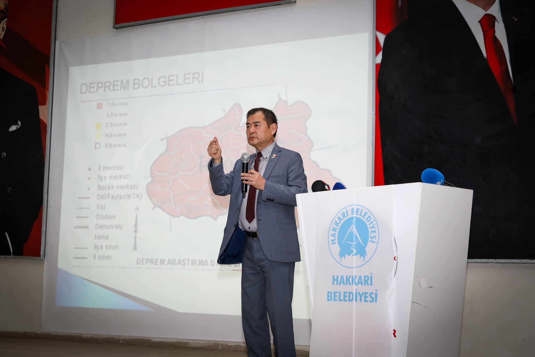 Japon deprem uzmanı Hakkari'de konuştu: Her an deprem olabilir. Hazırlıklı olun'