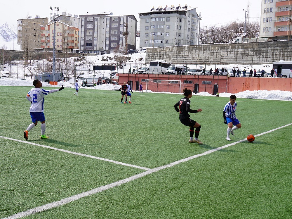 Hakkarigücüspor takımı rakibini 1-0 mağlup etti