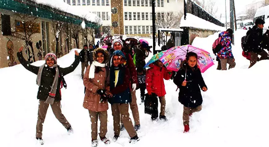 Hakkari'de Okullar tatil edildi