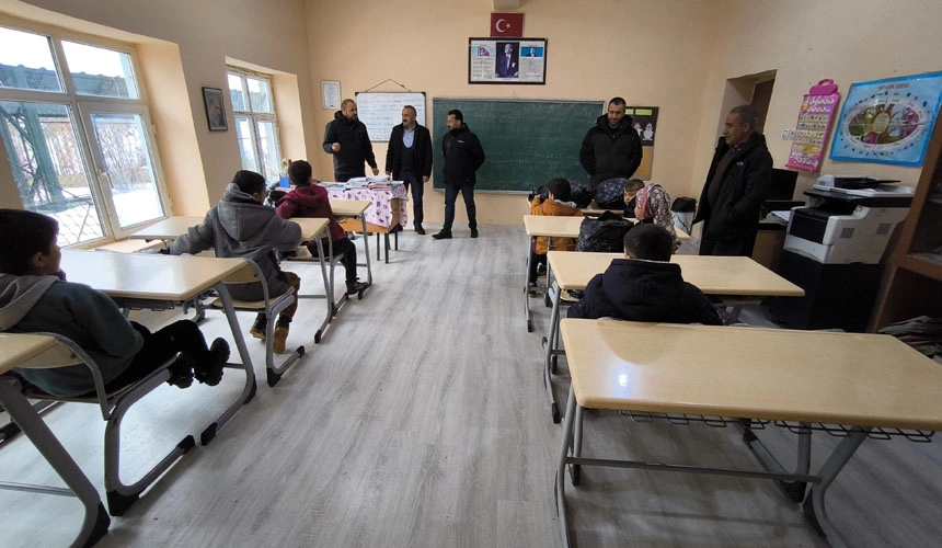 Şemdinli'de 81 çocuk giydirildi