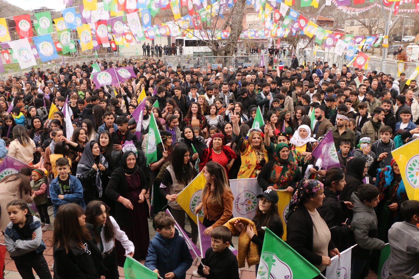 Çukurca'da Newroz coşku ile kutlandı