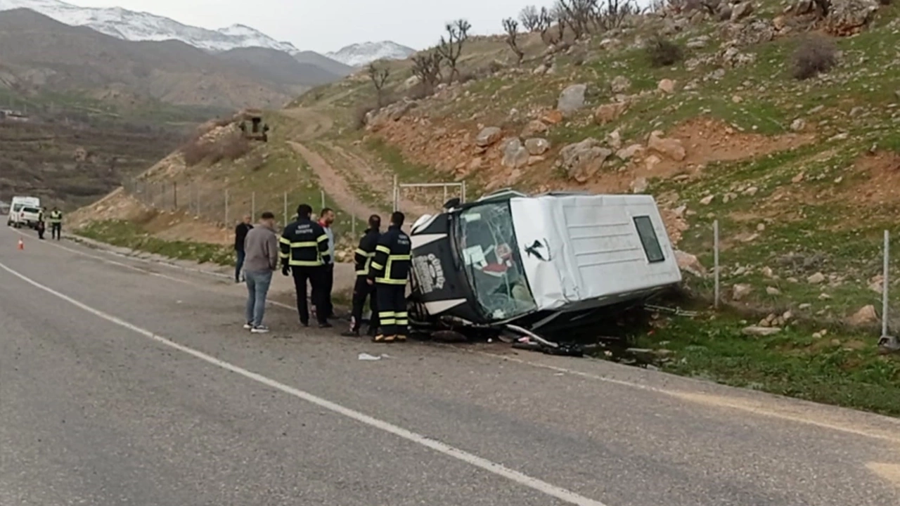 Okul servisi kaza yaptı: 1 öğrenci öldü, 6 kişi yaralandı