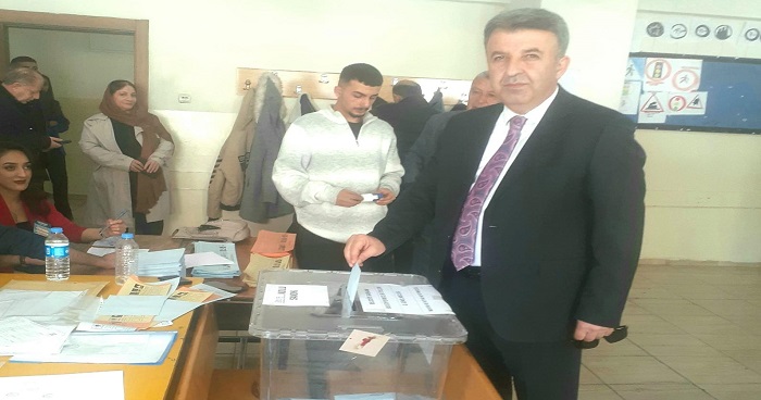 Başkan adayı Özbek oyunu kullandı