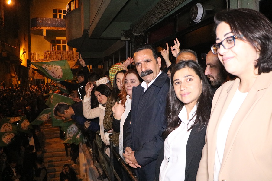 Hakkari'de Dem Parti eş başkan adayları kazandı