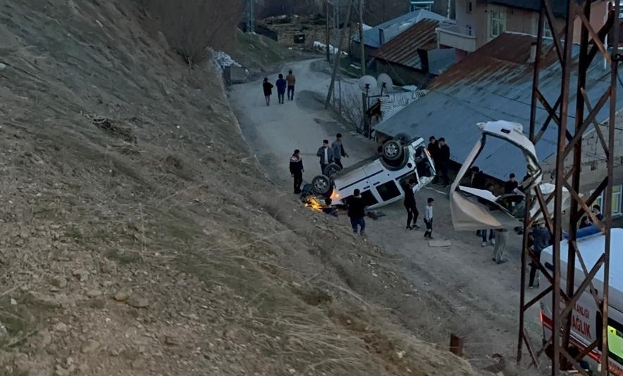 Hakkari'de trafik kazası: 2 yaralı