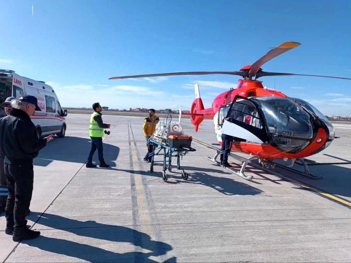 Hakkari'de Helikopter 12 günlük bebek için havalandı!