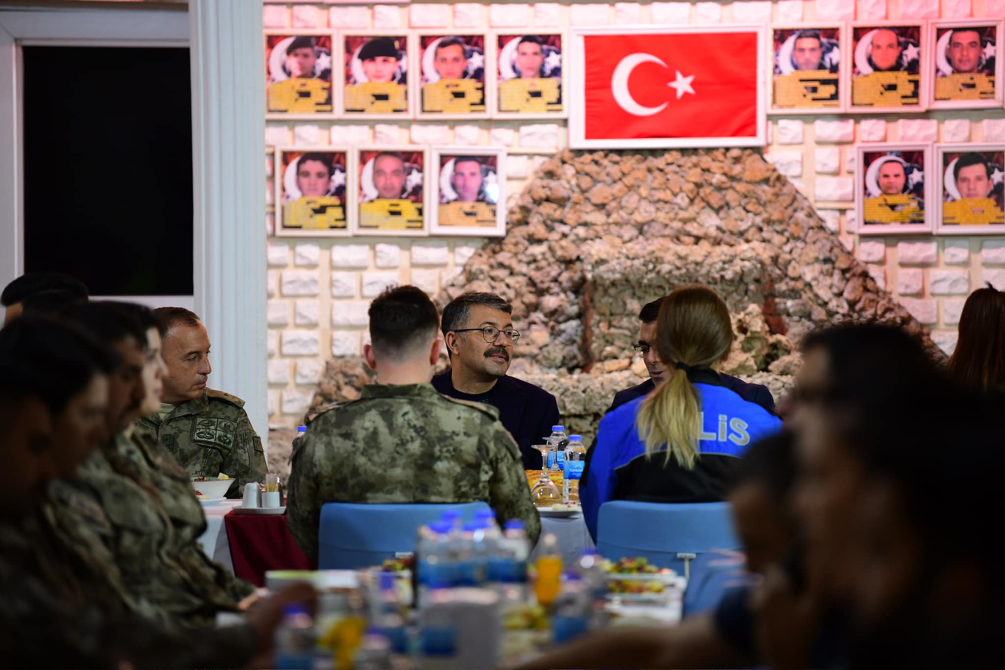 Vali Çelik, Polislerle iftarda buluştu
