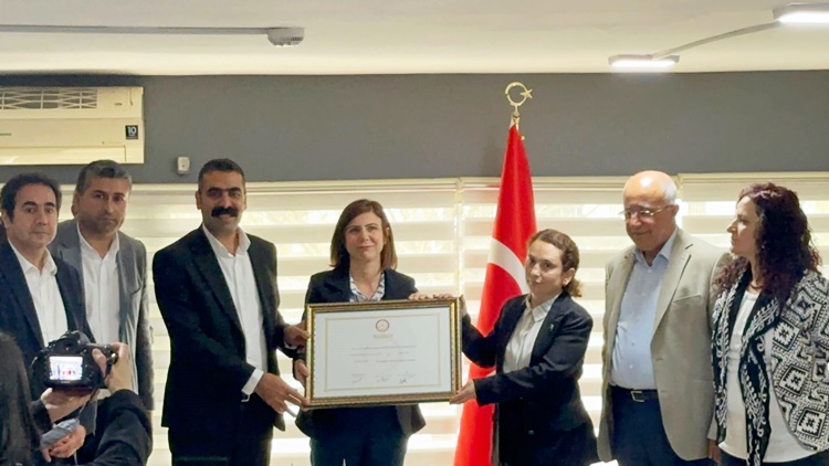 Diyarbakır'da DEM Partili başkanlar mazbata aldı