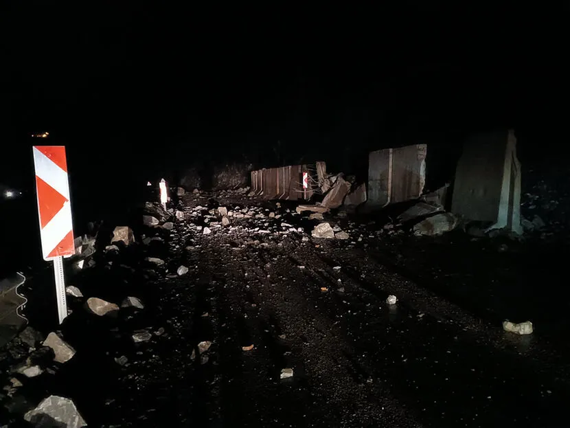 Hakkari-Yüksekova karayolunda faciadan döndü