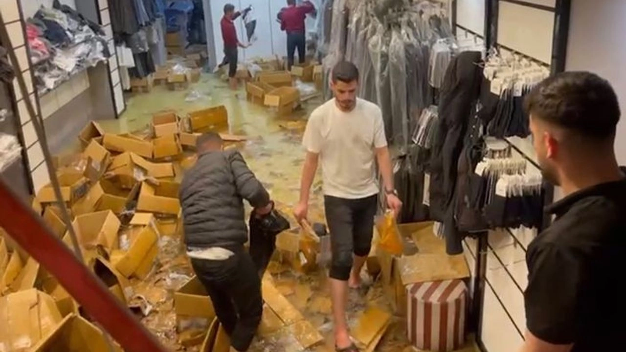 Yüksekova'da Bir Mağaza Sular Altında Kaldı: Maddi Zarar Çok