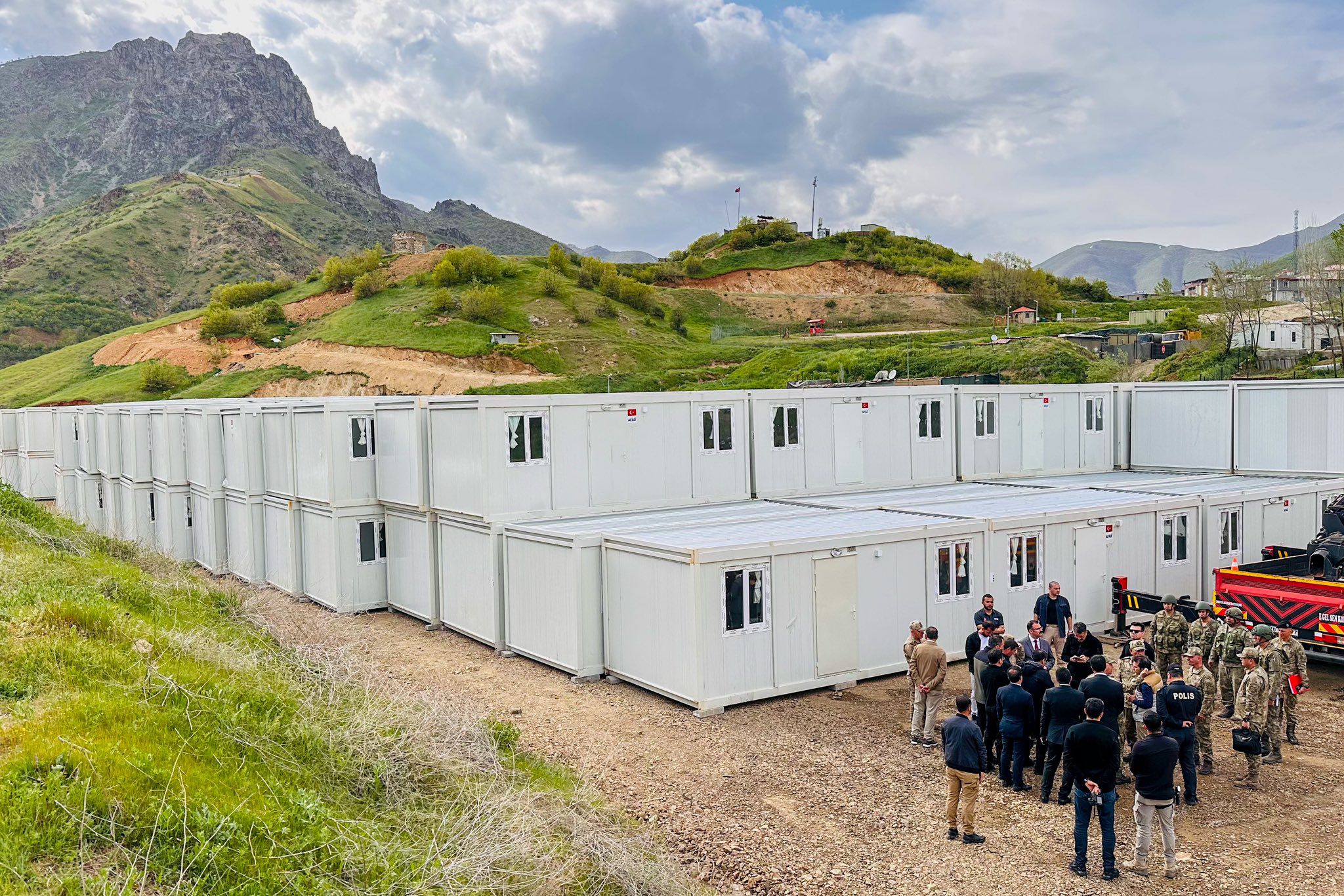Hakkari’de deprem tedbirleri: İlk konteynerler geldi