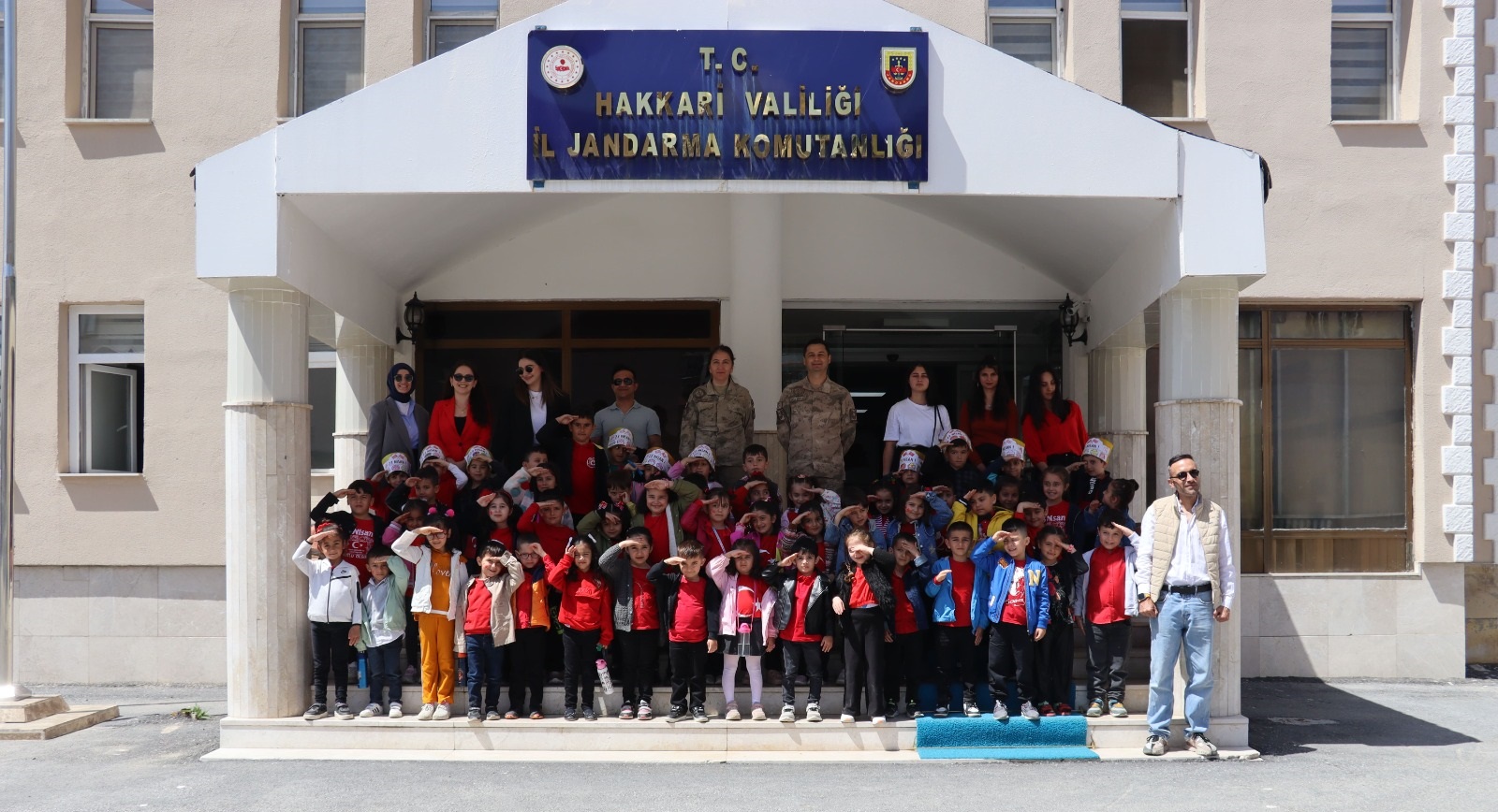 Minik Kalplerden Hakkari İl Jandarmaya ziyaret