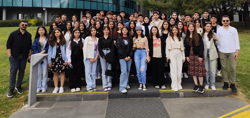 Vali Çelik, Gençlere yeni ufuklar açtı