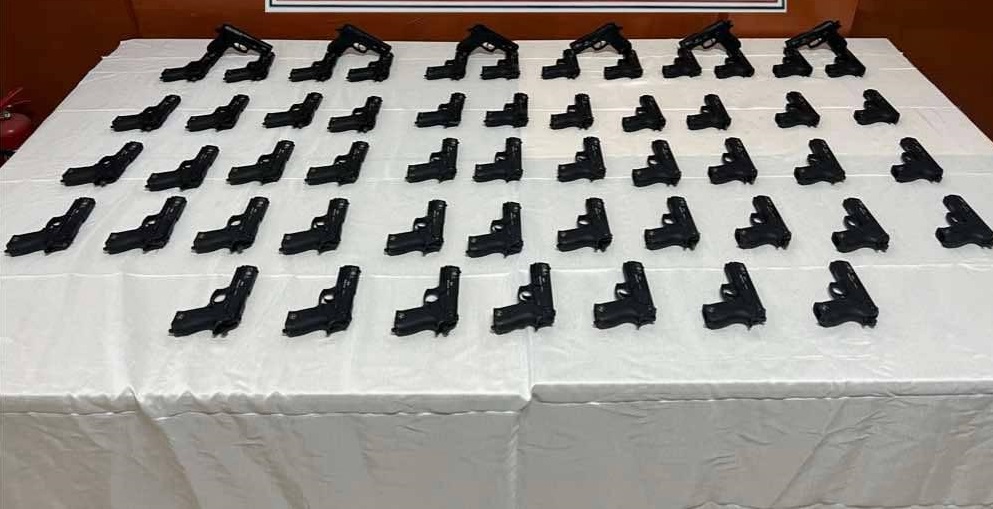 Şemdinli'de 58 Tabanca ele geçirildi