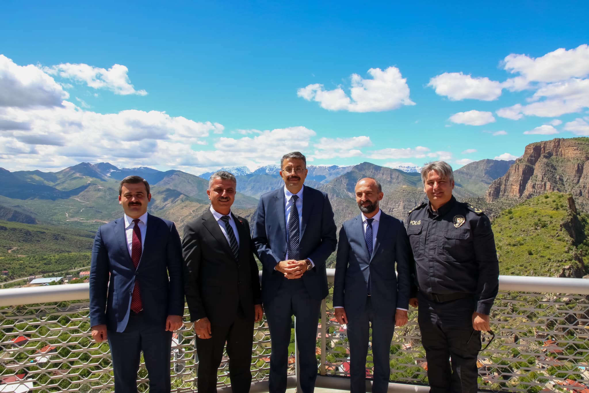 Vali Çelik, Çukurca Bayraktepe Seyir Terasın Açılış tarihini açıkladı