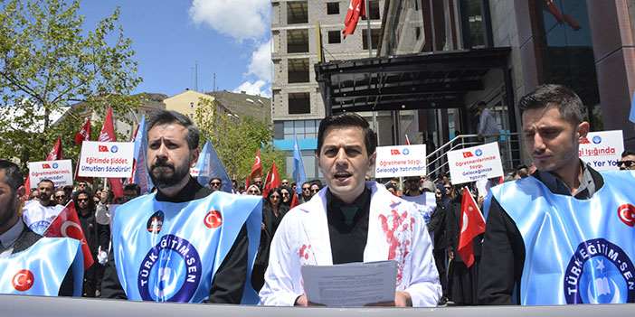 Hakkari'de öğretmen cinayeti protesto edildi