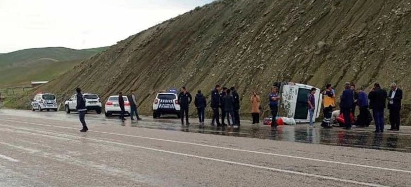Hakkari-Van yolunda kaza: 3 Yaralı