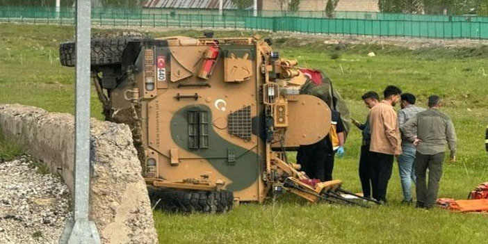 Hakkari'de askeri araç şarampole yuvarlandı: 2 yaralı